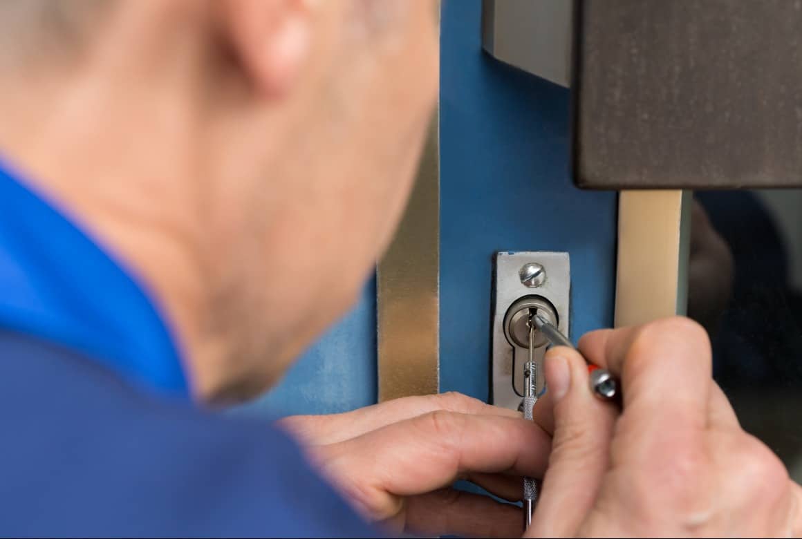 locksmith picking commercial lock